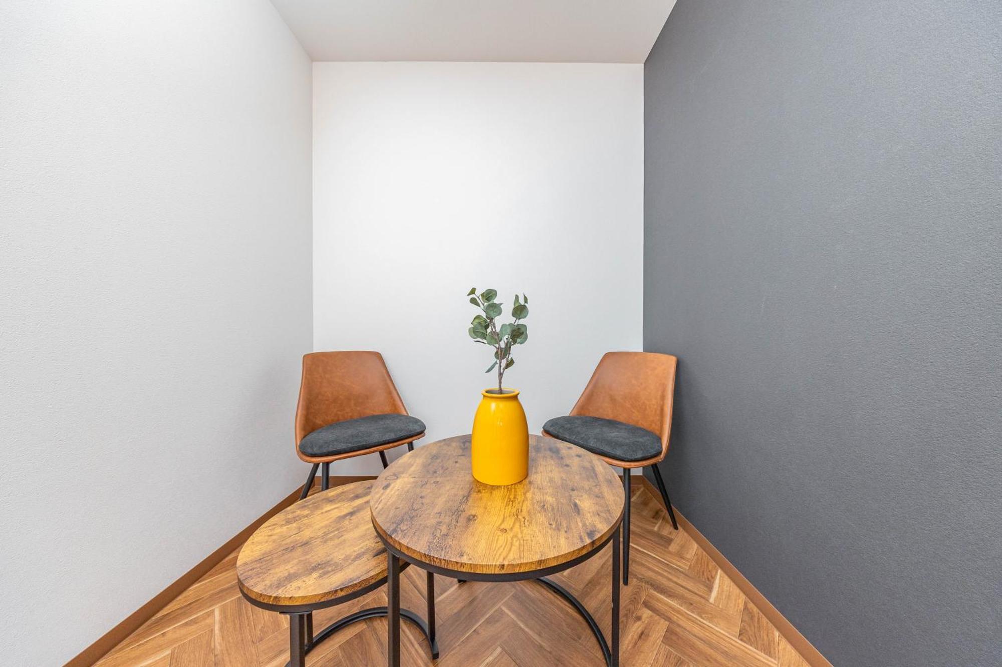 1688 House C Apartment